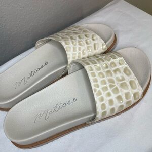 MATISSE Lolita Sandal Slides 8 Ivory Croc Embossed Patent Leather Slip On